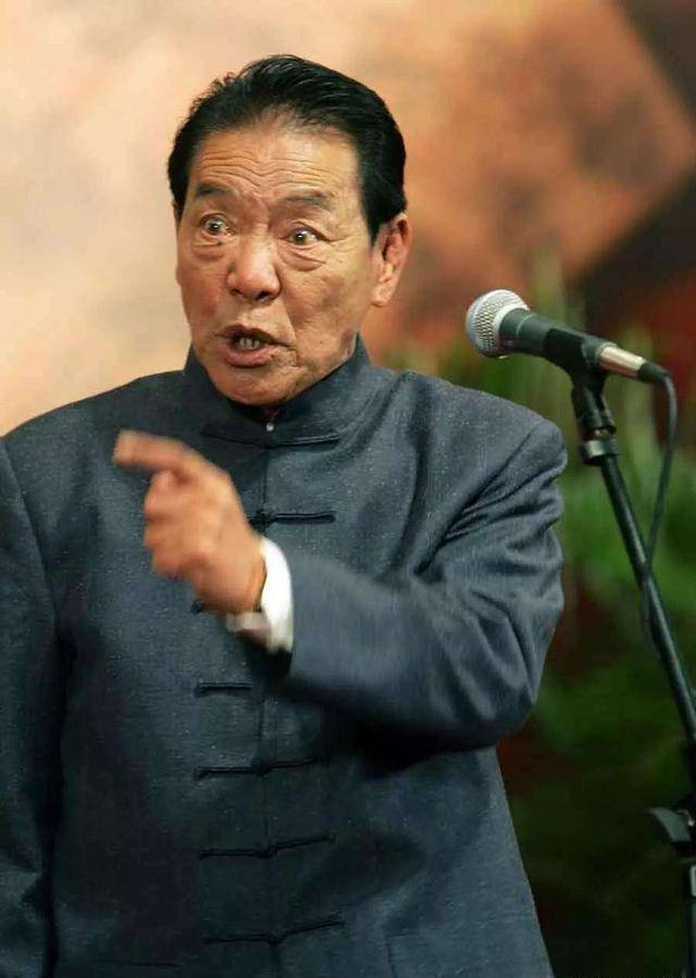 单田芳的评书《龙虎英雄会》其实就是对《白眉大侠》不成熟的改良