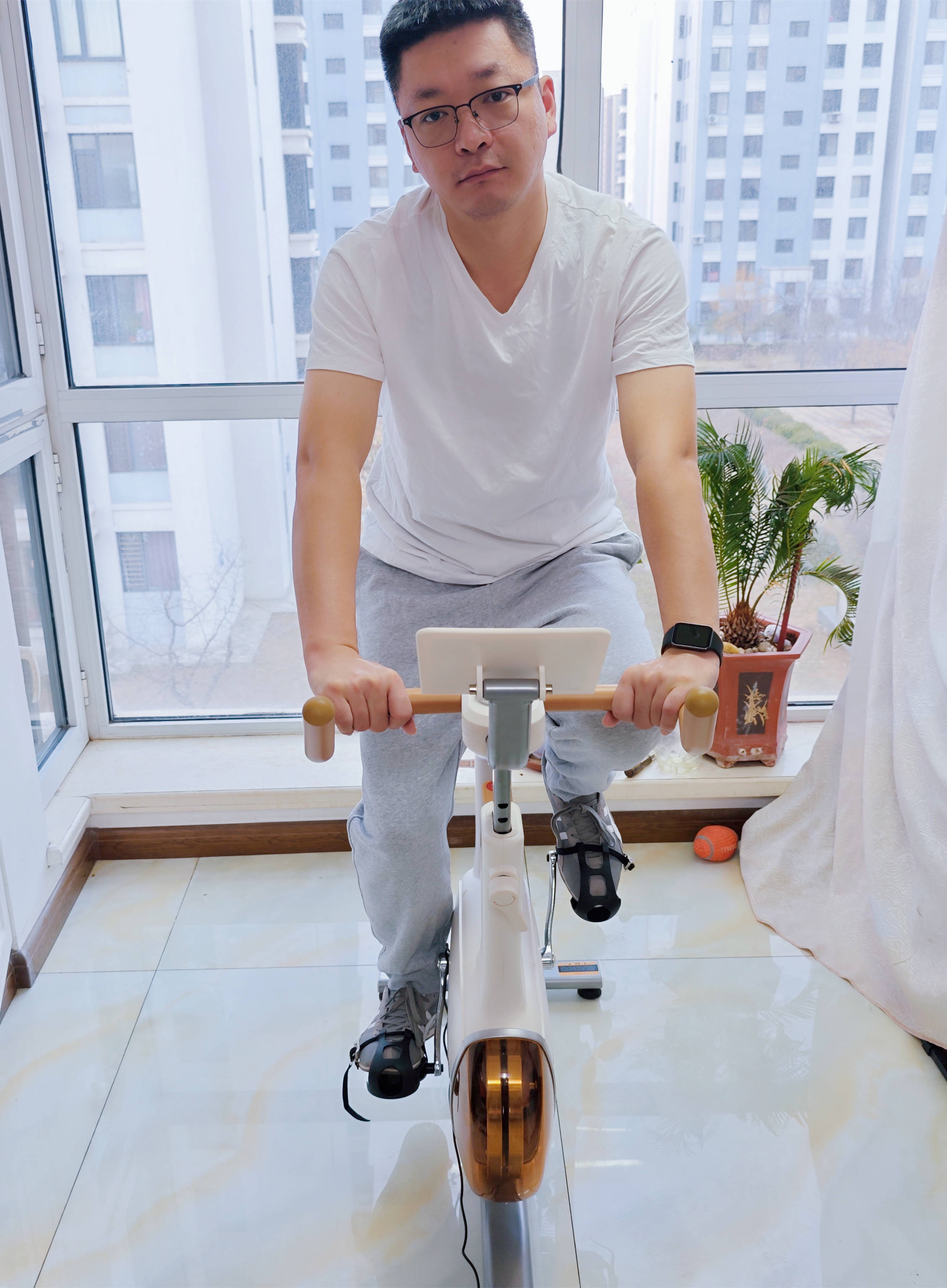 科学运动健康骑行,fed智能动感单车,家中健身新装备