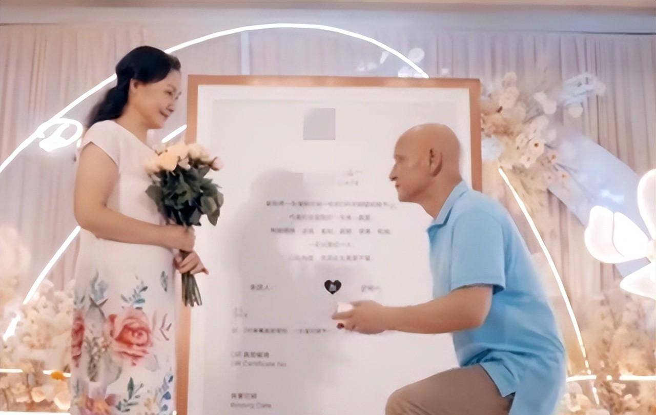 杜玉明:娶12岁相识的初恋,逆袭成"金牌反派",一生只爱一人