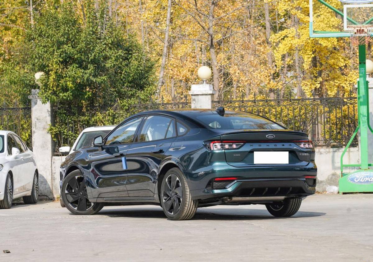 长安福特蒙迪欧混动版即将上市,外观年轻动感,搭载1.