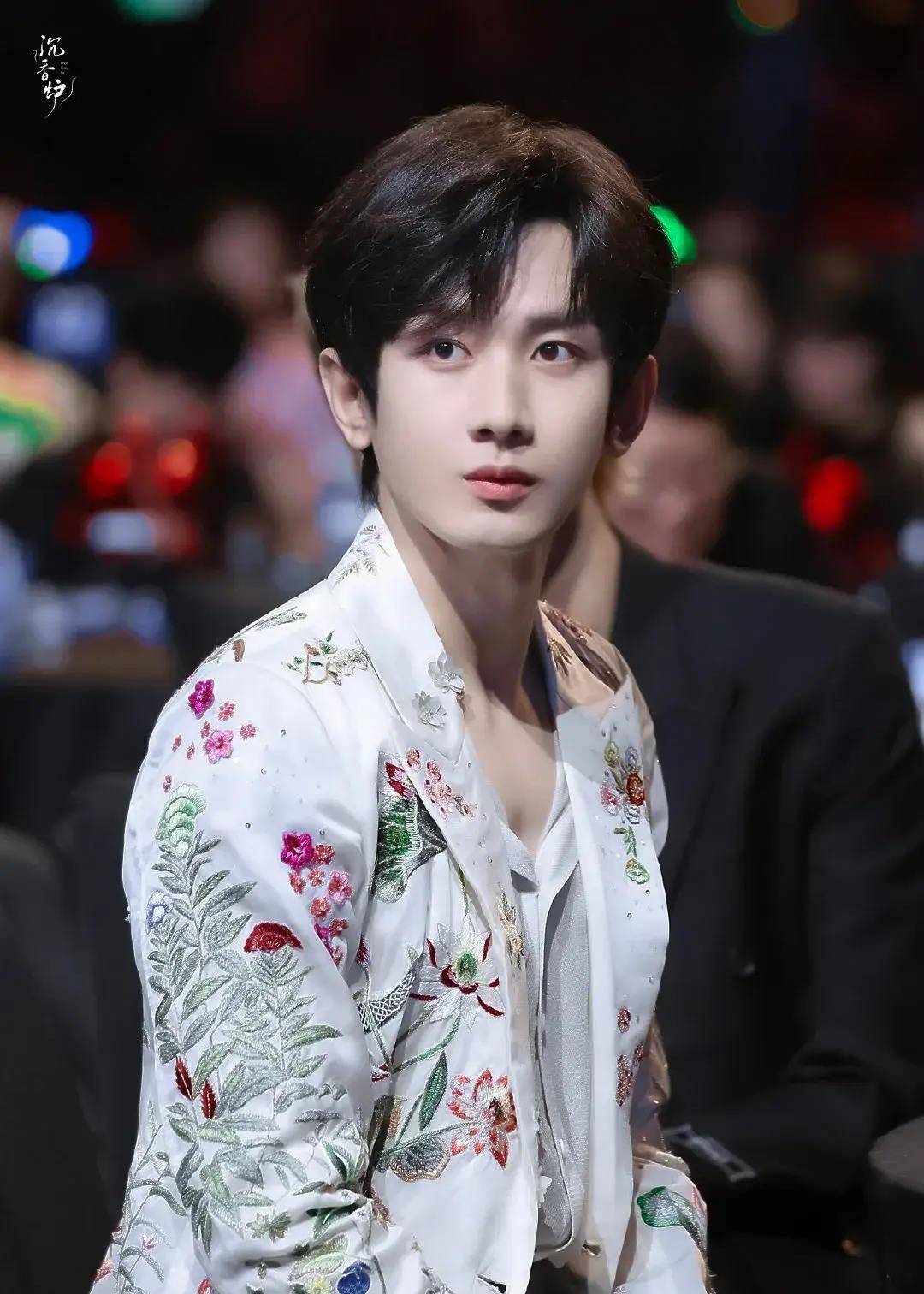 26娱瓜:杨洋龚俊热巴唐嫣任嘉伦成毅李沁杨幂陈哲远王楚然_活动_品牌