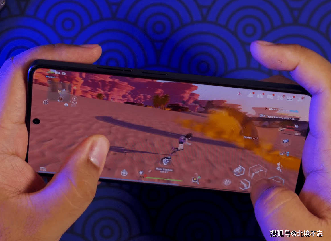 这点完全不必担心,它搭载了第二代骁龙7 芯片,官方宣称跑分达到了101