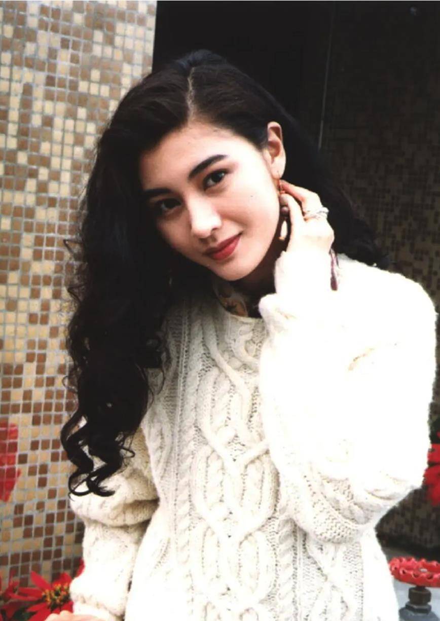 但其实这部电影是小编最喜欢的,找来巅峰时期的黎明,李嘉欣,金城武