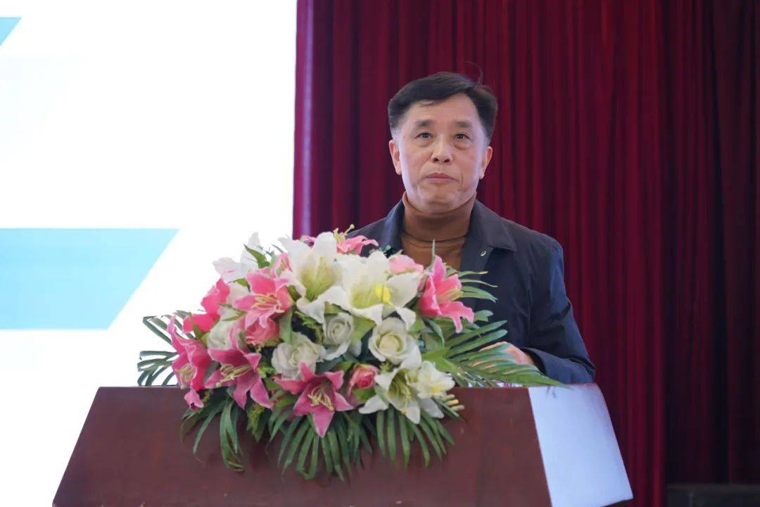 雨花外国语小学李维斌校长,岱山实验小学郭卫星校长,南站中学杭秉全