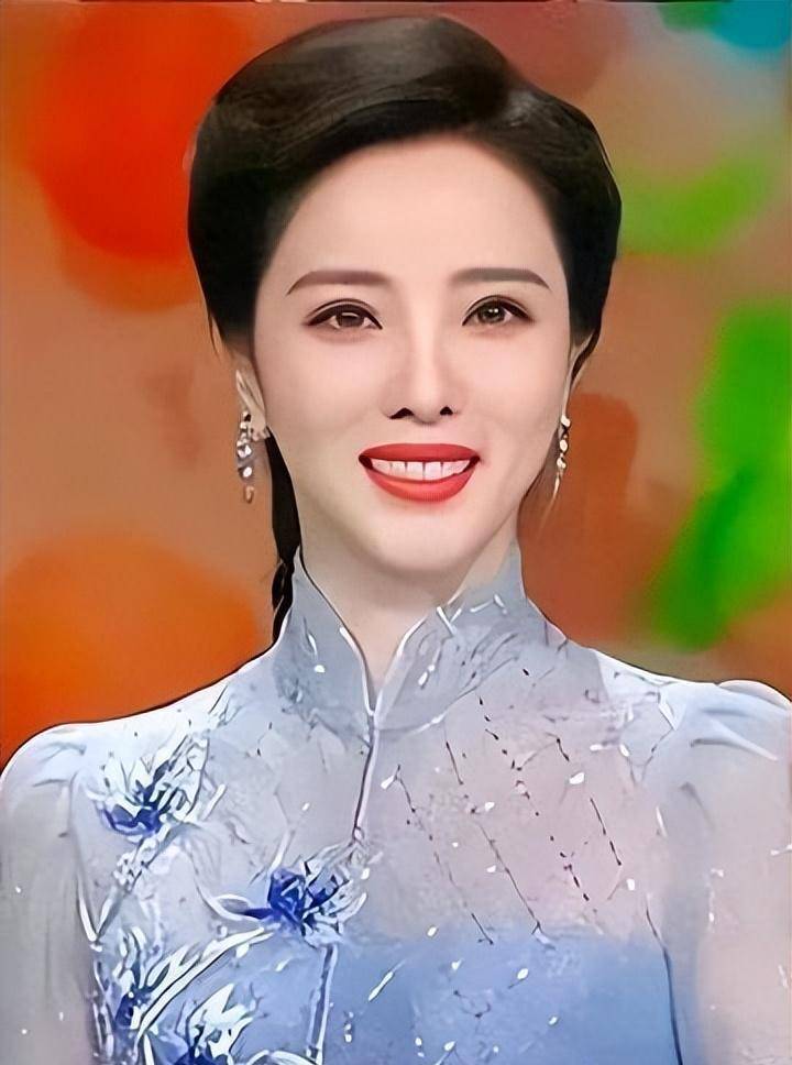 董卿主动离开是对的,2024春晚主持引热议,李思思给出"大惊喜"_家庭