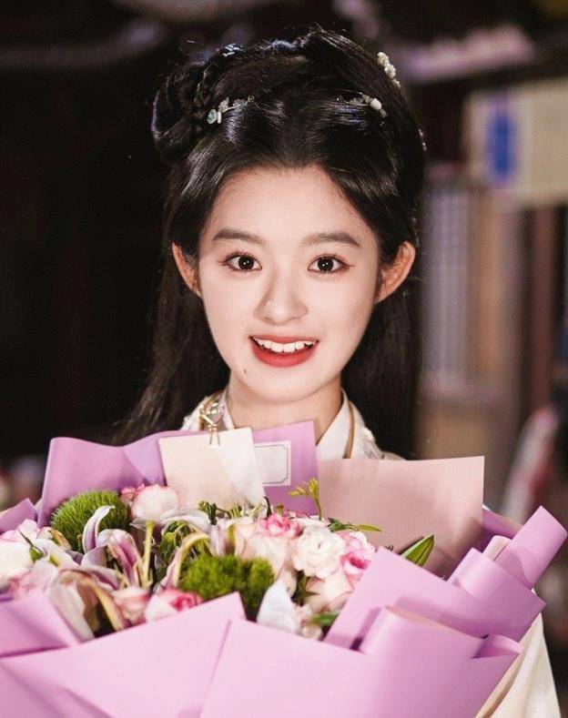 新晋小花艳压,赵丽颖白鹿要出局了?丨转自美美娱乐_电影_服装_娃娃