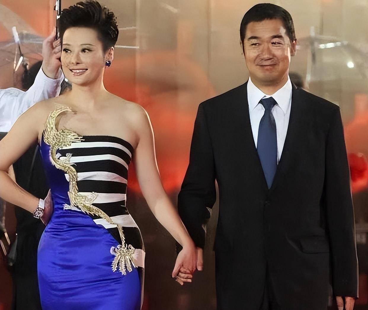 虽然男友不关心她,但张国立的妻子邓婕也不好惹.