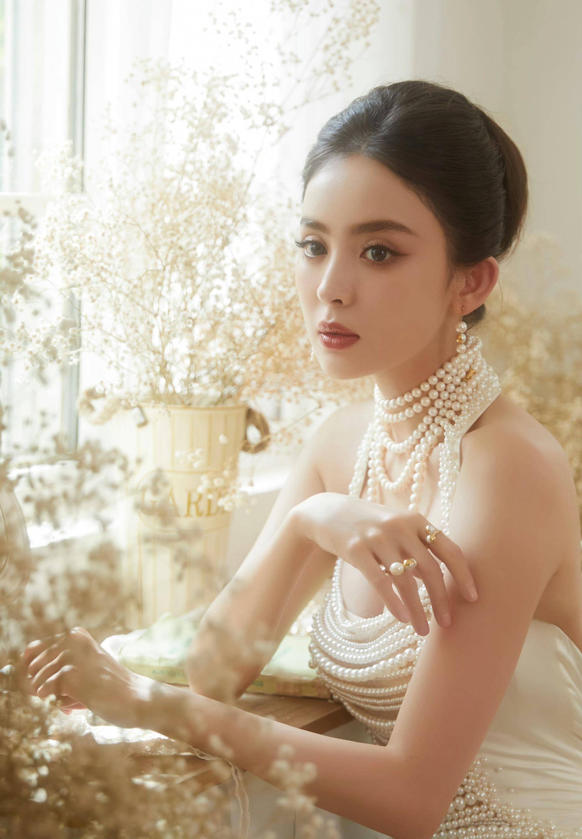 古力娜扎视觉冲击力很强,这个造型真的太美了!_时尚_风格_衣服