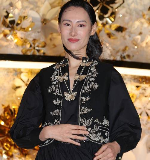 李泽楷仨儿子真孝顺,担心梁洛施一个人太孤单,催她回归演艺工作_家庭