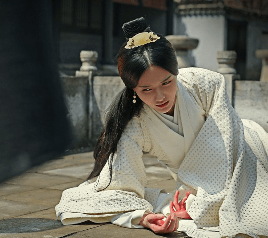 一美女甄宓,被曹丕赐死,下葬时为何被发覆面,以糠塞口_母亲_丈夫_袁熙