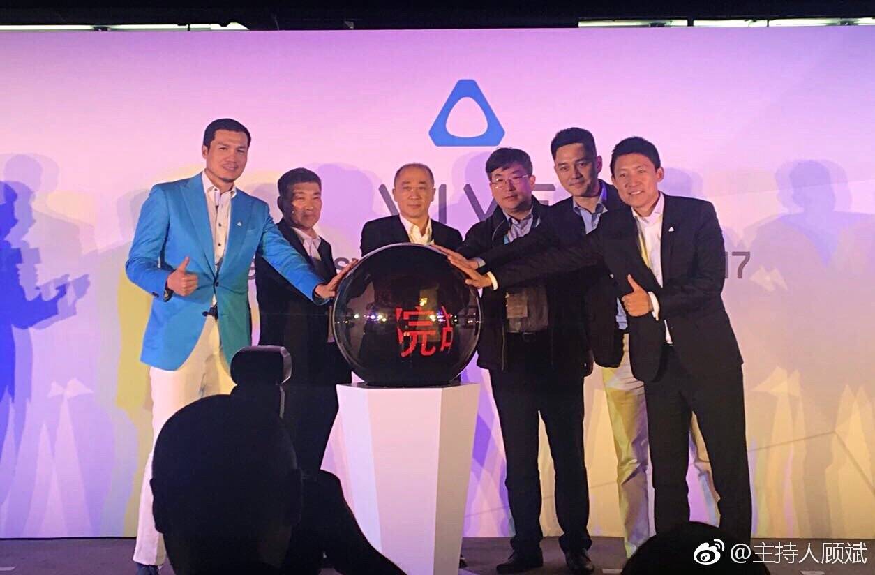 前央视最帅主持人顾斌官宣二胎得女,晒父女合影心情极佳_妻子_女儿