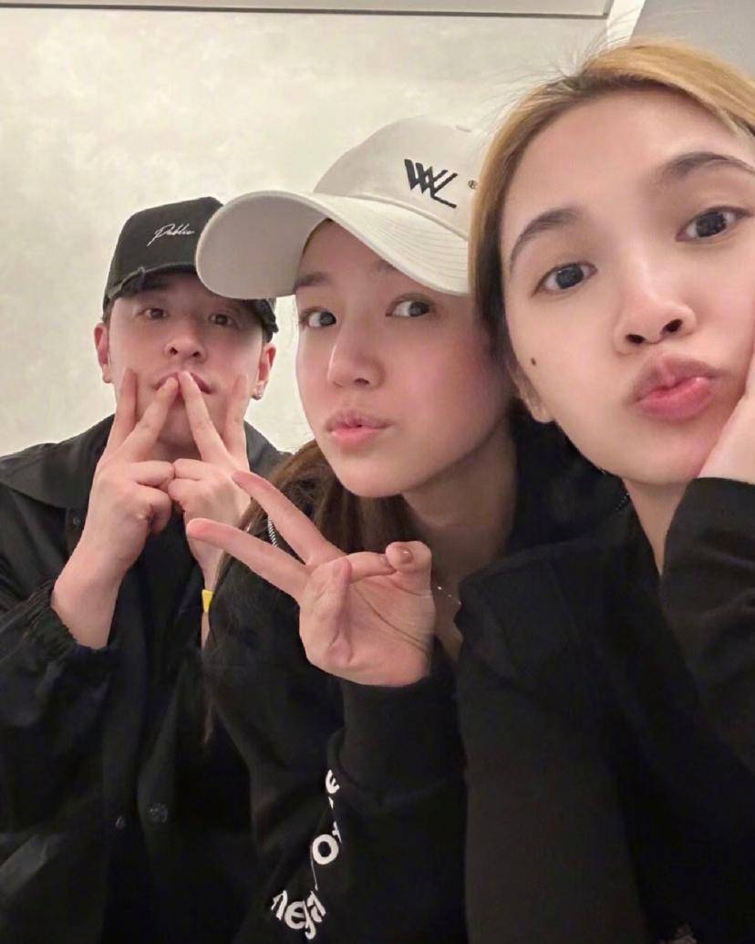 潘玮柏晒婚纱照承认补办婚礼,宣云高冷女王范十足,高调撒糖超甜_夫妻