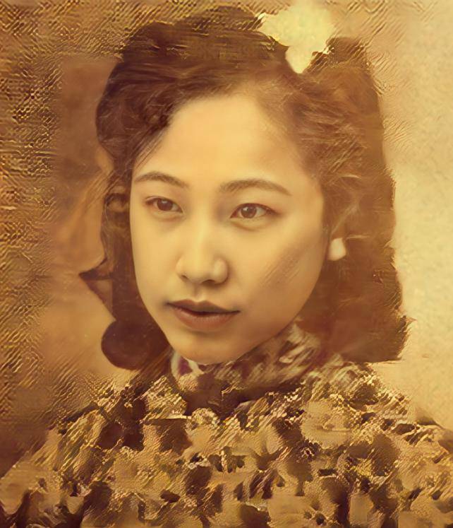 同年,她以"金志坚"这一名字被公办小学录用,成为家中第一个参加革命