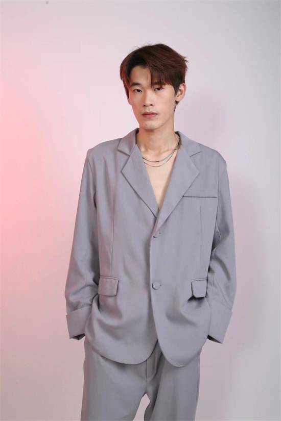 【孙佳颖:一个平易近人阳光帅气的男生】_工作_态度_生活