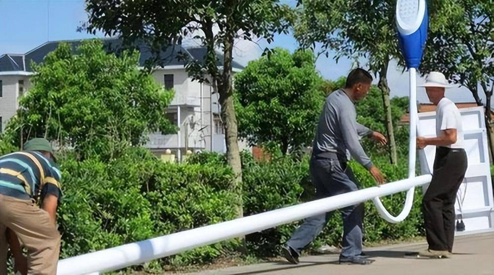 中国的路灯每晚“免费”开！产生的巨额电费，是导致亏损的源头吗(图6)