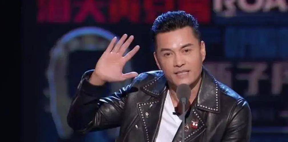 67岁吕良伟堪称冻龄男神,自律达人,他不年轻谁年轻_活动_生活_进行