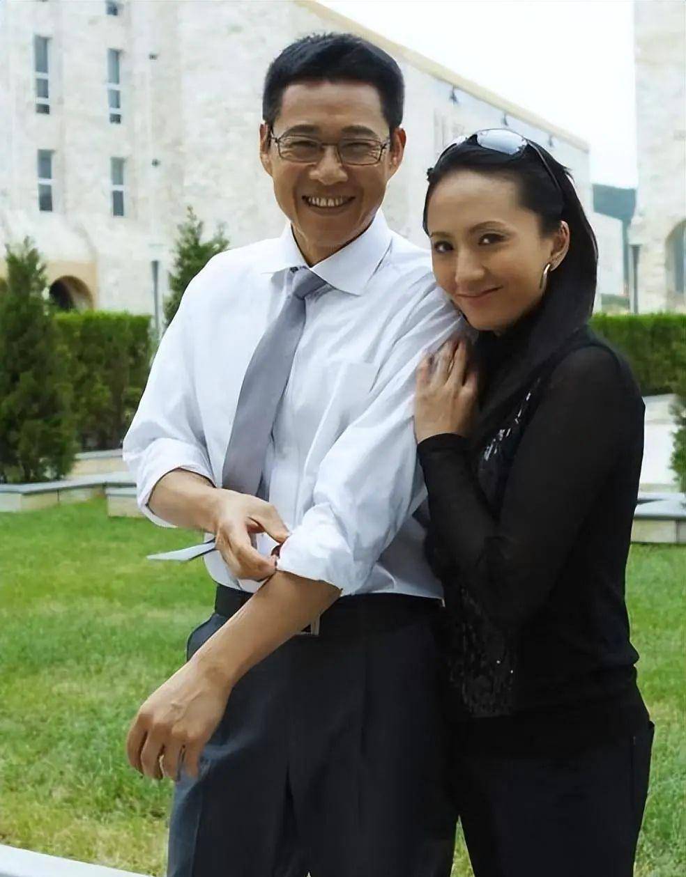 她是张丰毅相守29年的妻子,朴素打扮难掩高级美,气质不输明星_霍凡