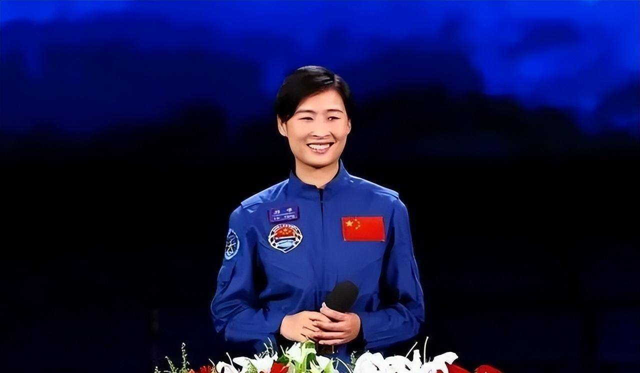 中国首位女宇航员刘洋,结婚8年未生子,出征前给丈夫留下2条遗言_梦想
