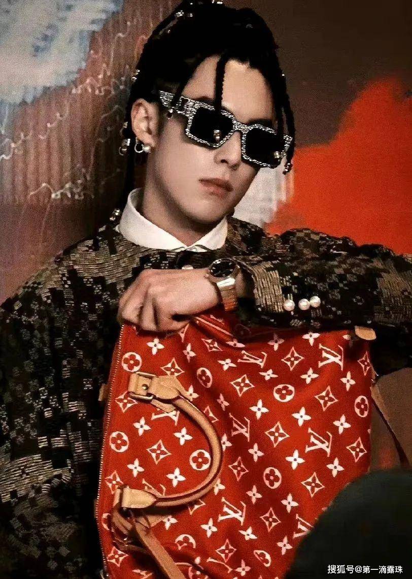 lv男装秀:朱一龙宋仲基穿裙子,王鹤棣"古惑仔",发哥最老派_感觉_一身