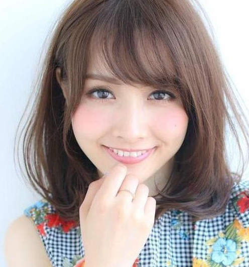 厚重的齐刘海只要化繁为简,时尚度也能翻倍!_刘海界_脸型_发型