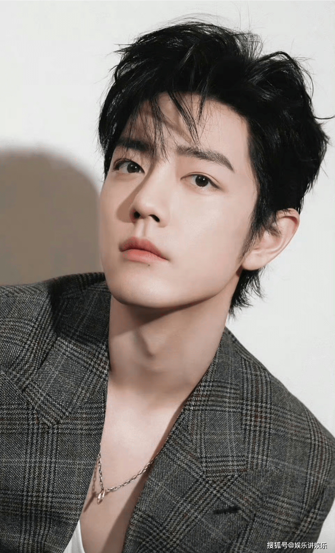 肖战连续五年蝉联世首帅,1400万多的票数,真正的破界跨界闯世界_热播