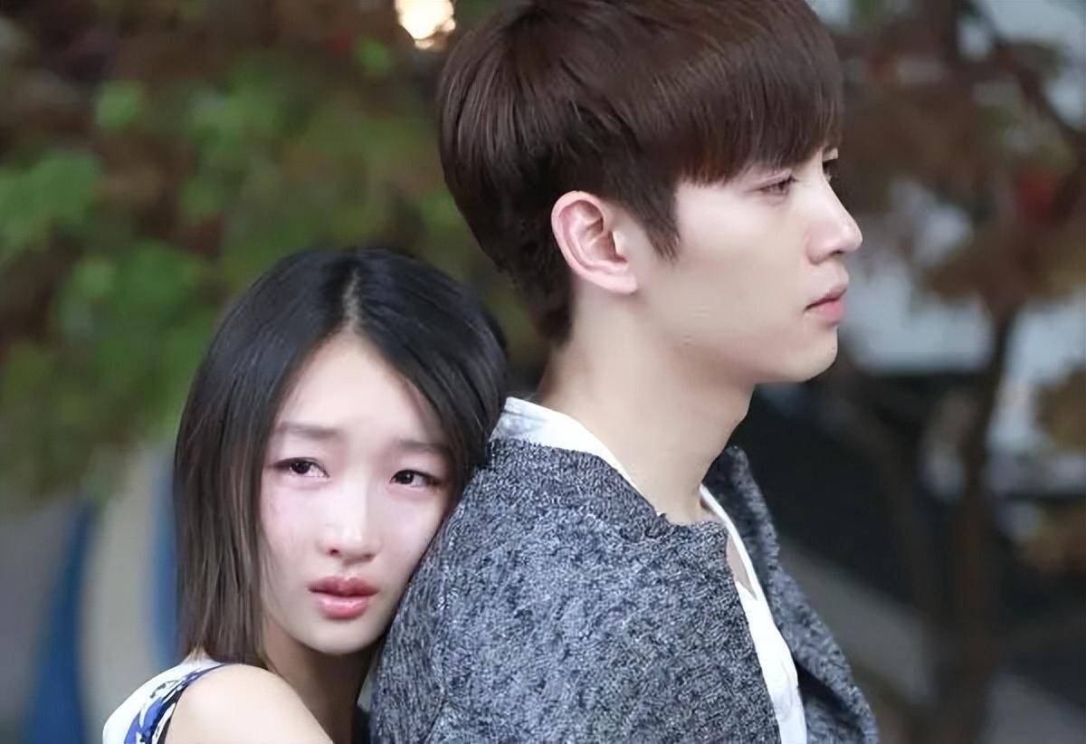 "叫周冬雨与刘昊然,绯闻恋爱1年,才看懂这盘大棋_张艺谋_马思纯_观众