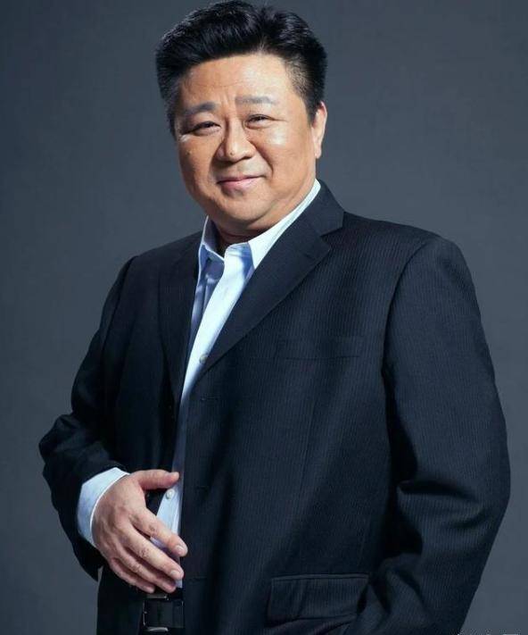 因太胖被赶下舞台,"狄仁杰"凭朱高炽再度翻红,和妻子31年恩爱_梁冠华