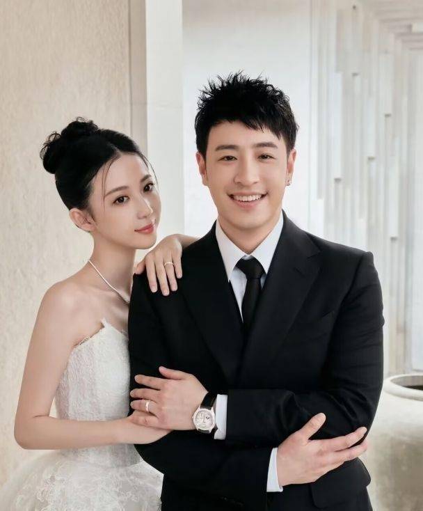 潘玮柏宣云婚礼现场曝光,王力宏深情献唱,孟佳陈妍希担任闺蜜团_网友