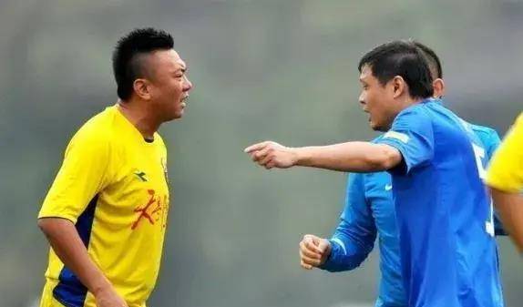 暴躁,匪气,担当,国足已没有大哥好多年_李玮峰_范志毅_足球场