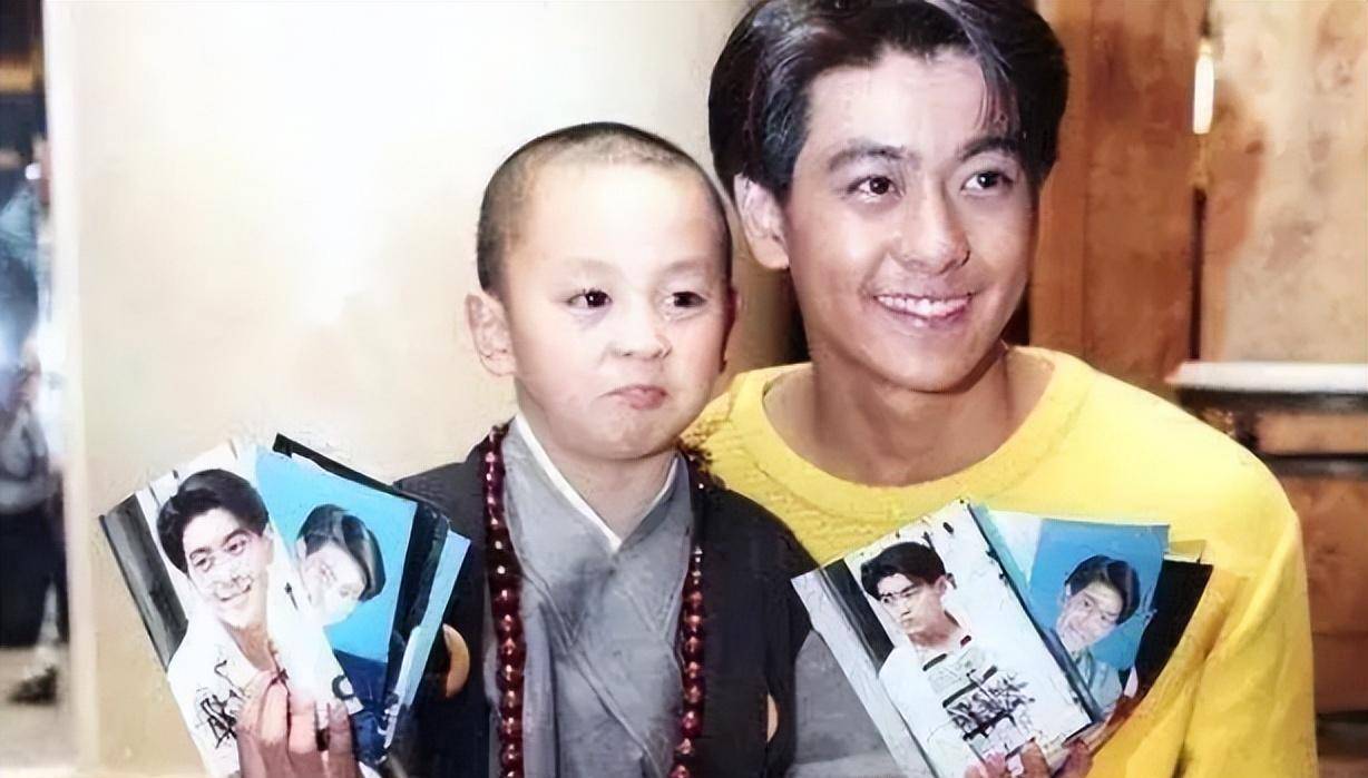 和洪金宝平起平坐,王宝强见了他要行礼,释小龙背景到底有多深?