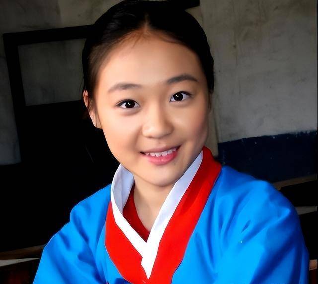 《暖春》小花齐如意:6岁被骗"替母还债",哭戏走红后如今怎样_表演