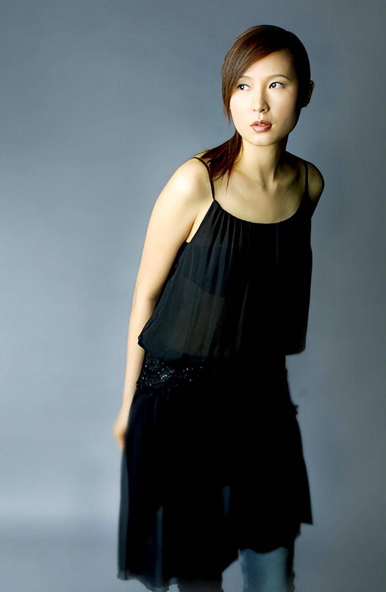 44岁过气歌手黄义达与唐嫣经纪人纪如璟隐婚?