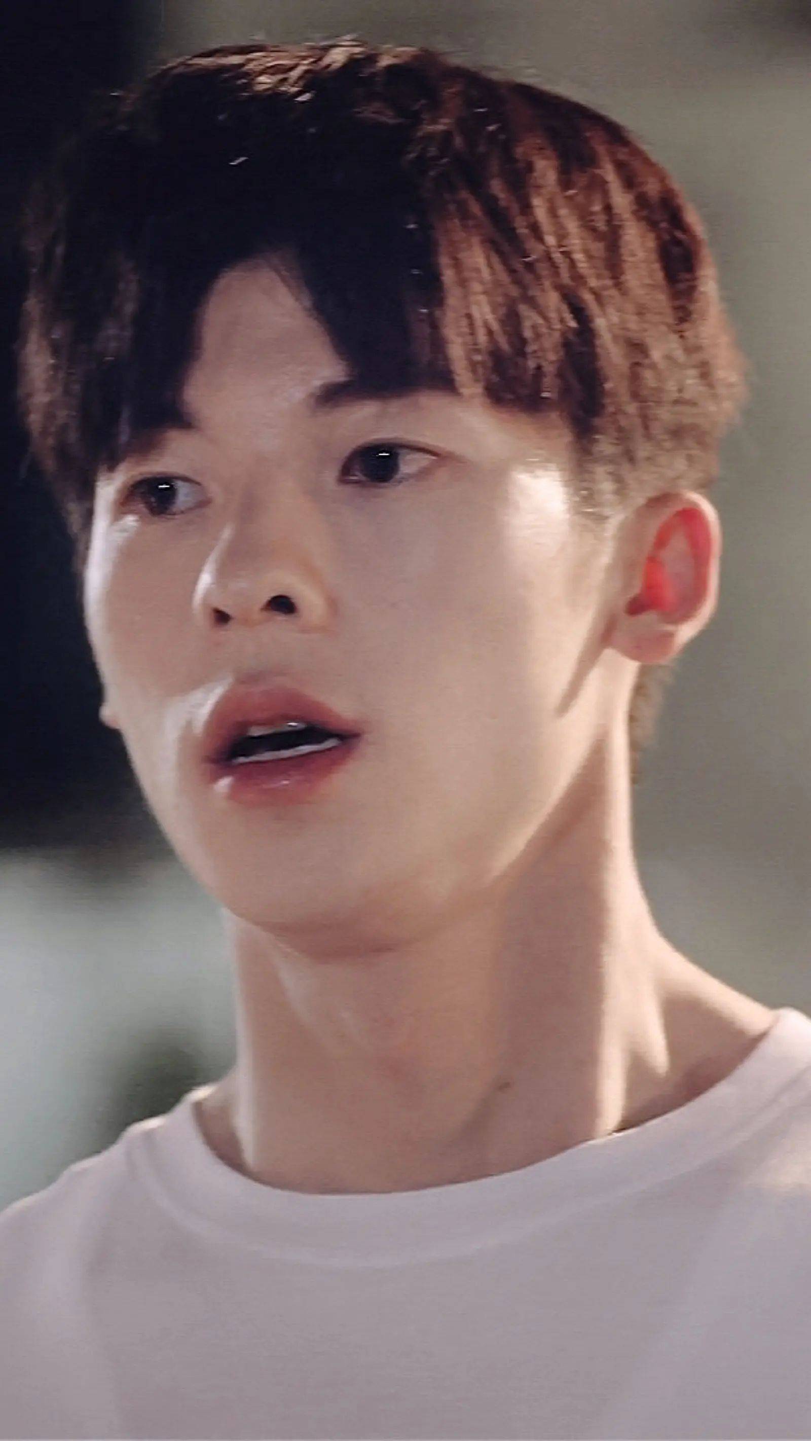 许光汉最新杂志大片上演裸露湿身诱惑,被吐槽太媚gay_形象_照片_网友