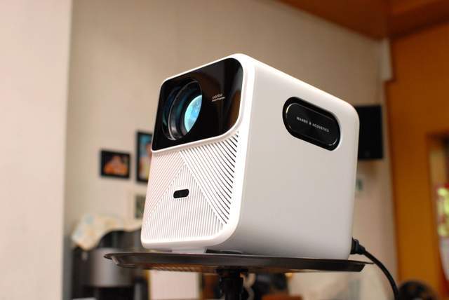 更好看,更好听的万播M1 Pro投影仪来了,年轻人们冲吧!