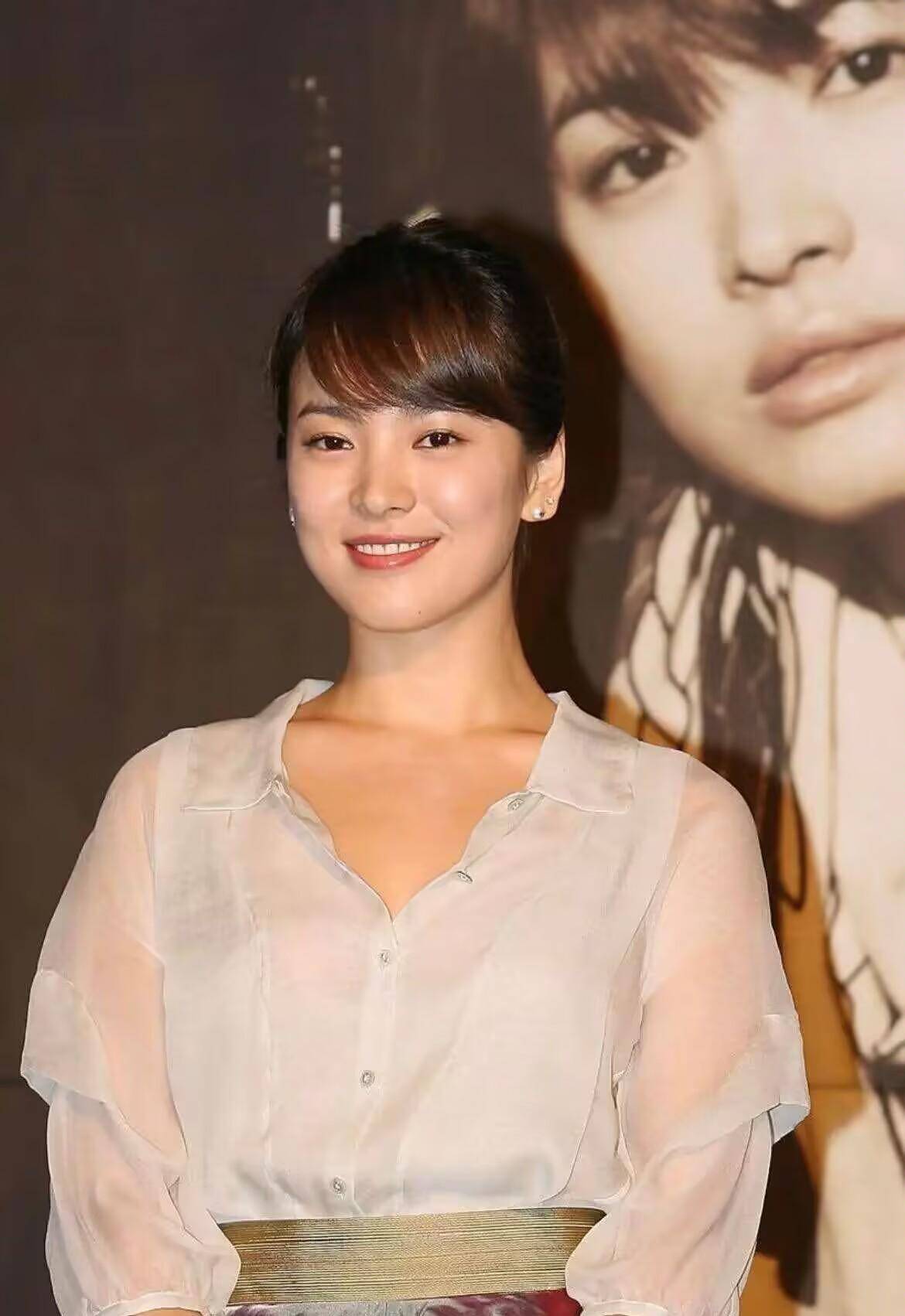 我不敢相信宋慧乔已经41岁了,看他说他20岁我就信了!_女性_衬衫_颜色