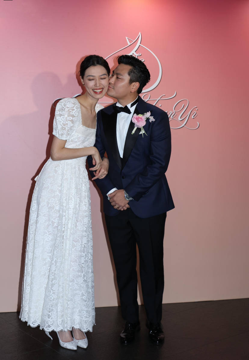 张艾嘉儿子与29岁超模游天翼结婚,现场画面曝光,宴请600位亲友出手