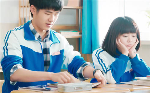 王俊凯大家就更熟悉了,一首《囚鸟》唱尽人情冷暖,少年组合tfboys队长