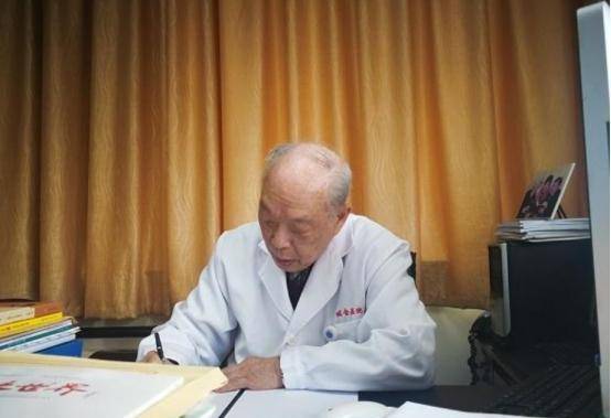 97歲中國藥神:35年前攻克白血病,為救患者甘願放棄