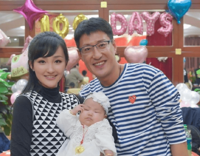 于震:二婚娶小13岁娇妻,婚后连生三胎,如今一家五口其乐融融_表演