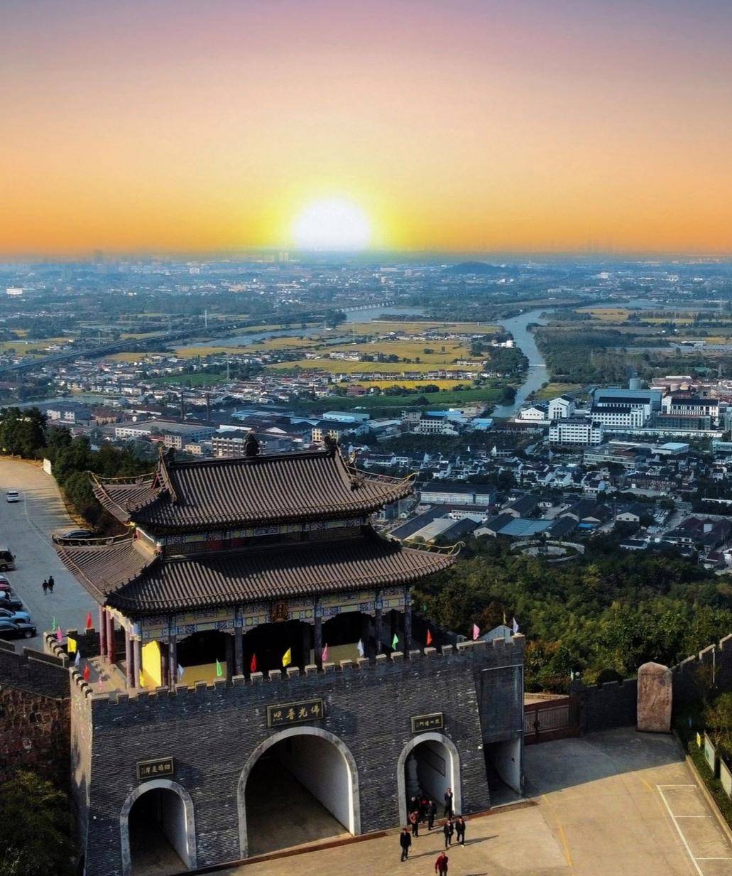 无锡宜兴丁山小长城古老而宏伟的建筑景观