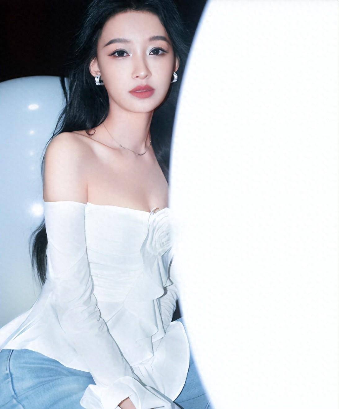 孙怡穿白衬衫牛仔裤拍照,非常漂亮_时尚_魅力_设计