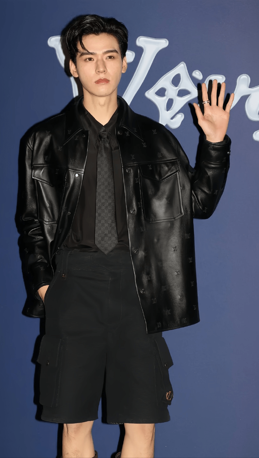 龚俊、王鹤棣、朱一龙齐亮相，LV早春大秀太养眼！谁的造型最出彩_搜狐网