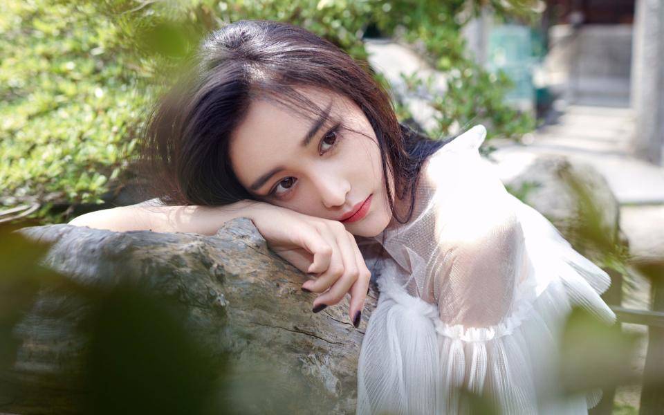 曾经"黑历史女王"张馨予,如今遇真爱绽放幸福,翻红成璀璨明星_吴卓羲