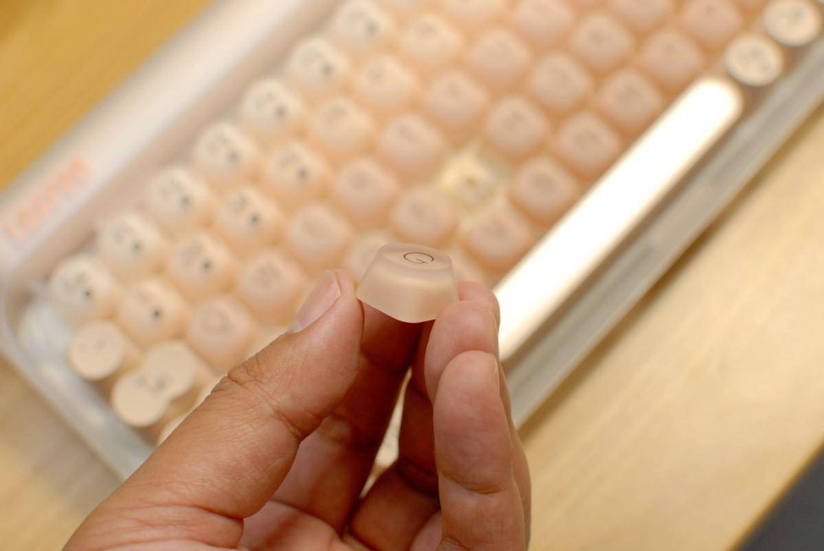 女生专属，最强颜值机械键盘洛斐Lofree粉底液来了