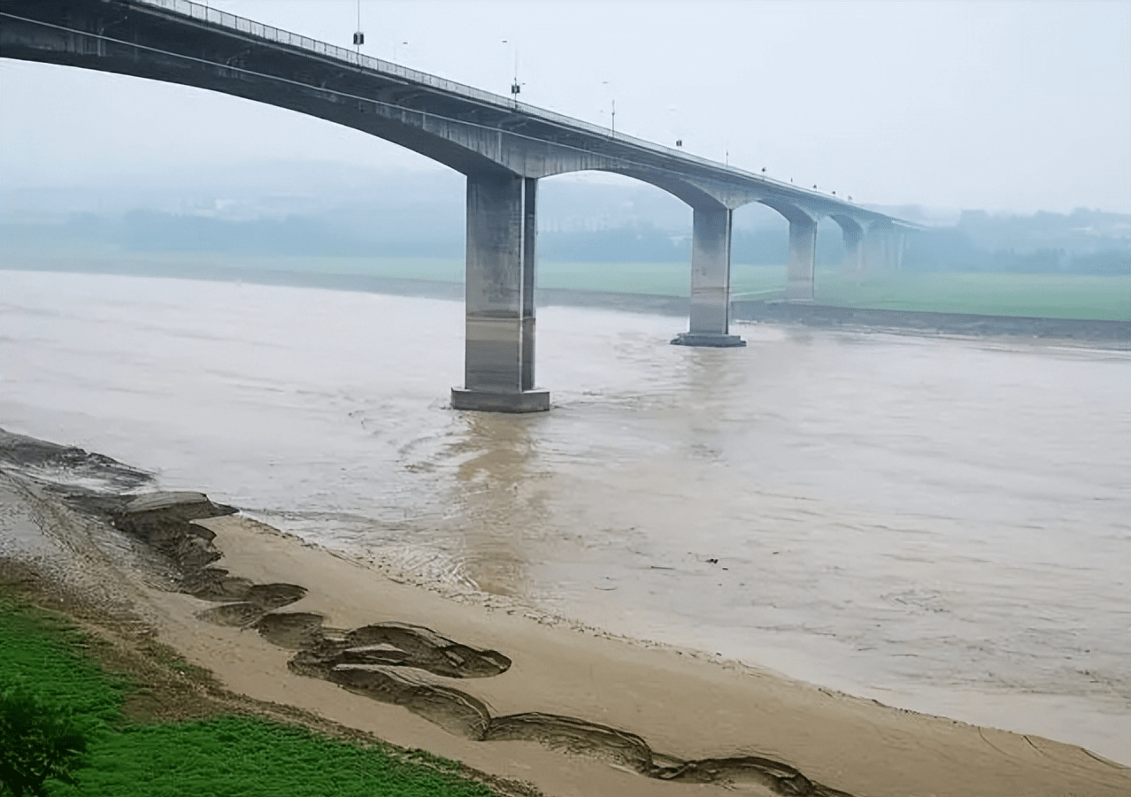 黄河要告别“地上河”了？22年调沙32.5亿吨，下游河道下降3.1米(图8)