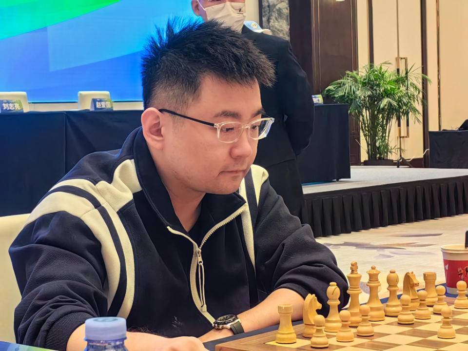 黄仁杰本场比赛杭州队四位特级大师温阳,白金石,马