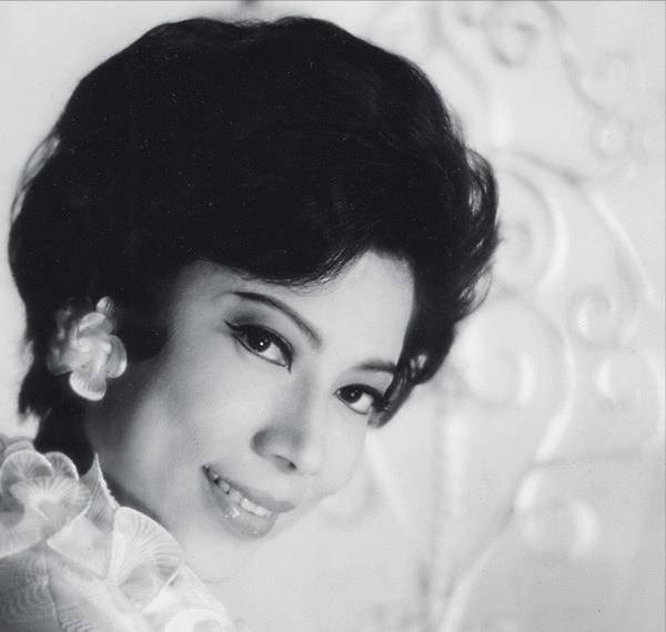 "鬼婆"罗兰:从裘千尺到龙婆,因晦气无人敢娶,晚年古天乐陪伴_角色