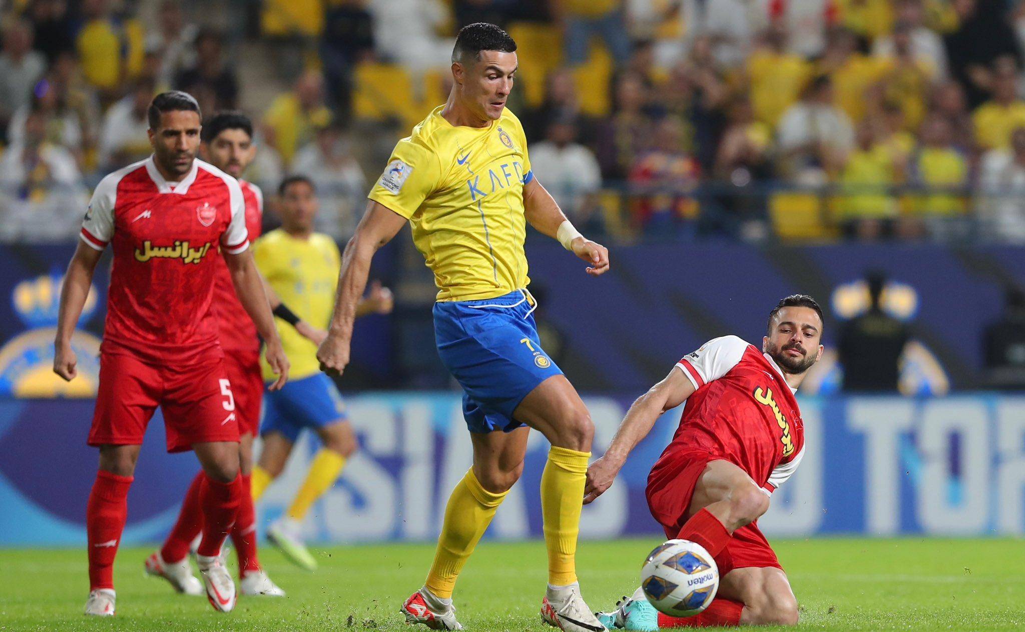 十人利雅得胜利0-0,拿到亚冠小组第一_波斯_禁区_双方