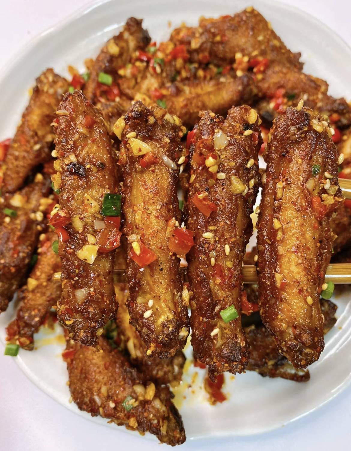 独家秘籍:椒盐鸡翅超级下饭,外脆内嫩的绝佳组合!_红椒_用餐_做法