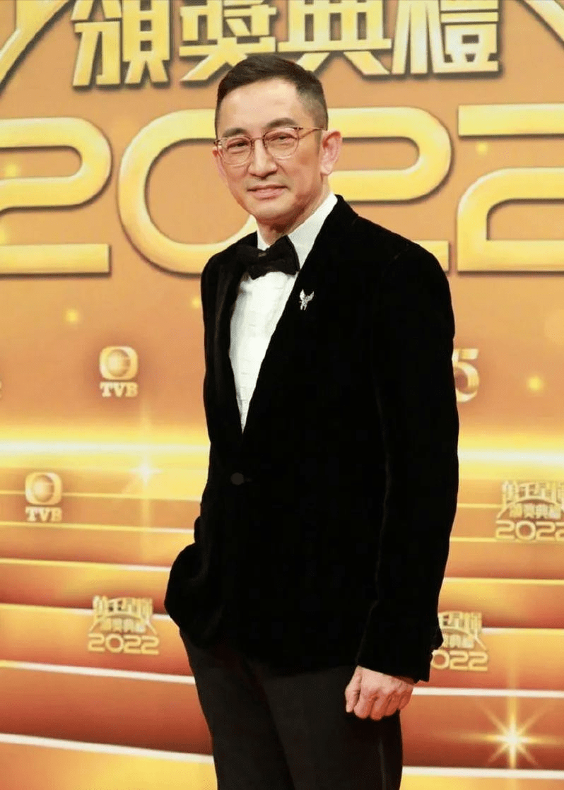 前tvb男星回巢拍新剧似回家,力捧小花饰演他女儿_吴启华_医生_角色